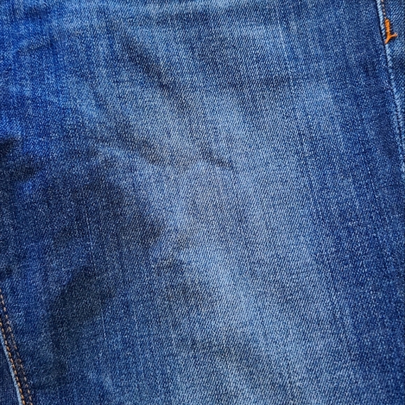 DL1961 4 way stretch, 360° comfort dark wash jeans. Size 26 - Picture 2 of 2